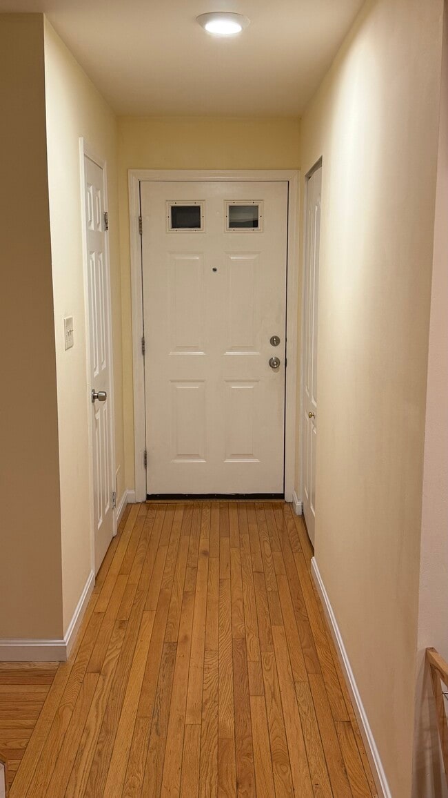 7415 Fountain Head Dr in Annandale, VA - Building Photo - Building Photo