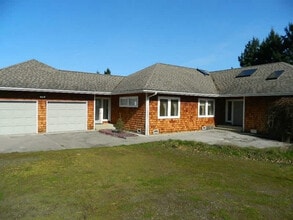 123 E Bachelor Rock Dr in Port Angeles, WA - Building Photo - Building Photo