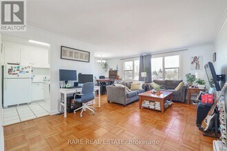 2052 Courtland Dr in Burlington, ON - Building Photo - Building Photo