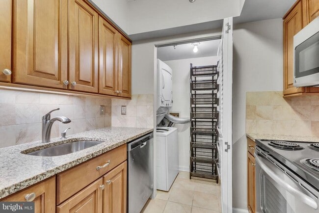 property at 1001 N Randolph St