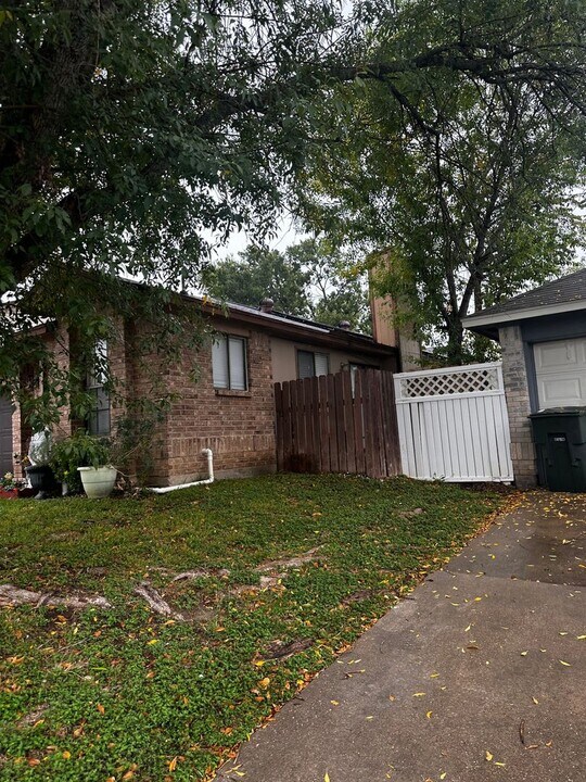 4703 Stone Ridge Dr in Temple, TX - Foto de edificio