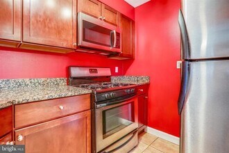 4473 B St SE in Washington, DC - Foto de edificio - Building Photo