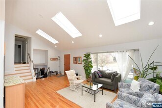 16 Gurney Terrace in Fair Lawn, NJ - Building Photo - Building Photo