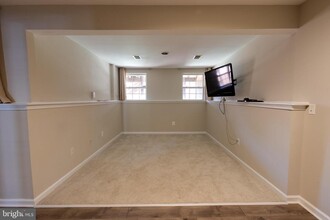 163 Shirley Square SE in Leesburg, VA - Building Photo - Building Photo