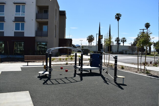 March Veterans Village in March Air Reserve Base, CA - Foto de edificio - Other