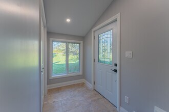 740 Collins Bay Rd in Kingston, ON - Building Photo - Building Photo