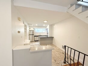 2408 S Juniper St in Philadelphia, PA - Building Photo - Building Photo