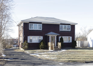 14 N Ocean Ave in Islip, NY - Building Photo - Building Photo