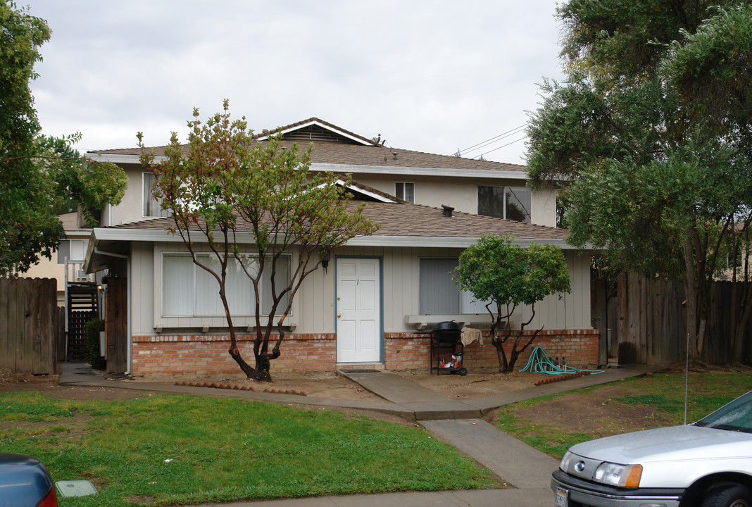 2408 Carta Ct in Sacramento, CA - Building Photo