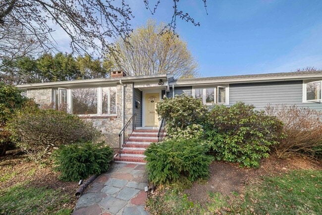 66 Roosevelt Rd in Newton, MA - Building Photo - Building Photo