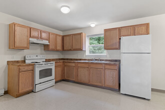 Chestnut Street Townhomes in Danbury, CT - Building Photo - Interior Photo