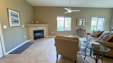 8985 S Durango Dr in Las Vegas, NV - Foto de edificio - Building Photo