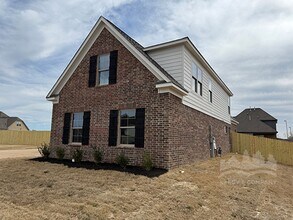 574 Tucker View Dr in Cordova, TN - Foto de edificio - Building Photo