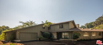1365 N Wetherly Dr in Los Angeles, CA - Building Photo