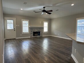 10310 Redwood Dr in Baytown, TX - Building Photo - Building Photo