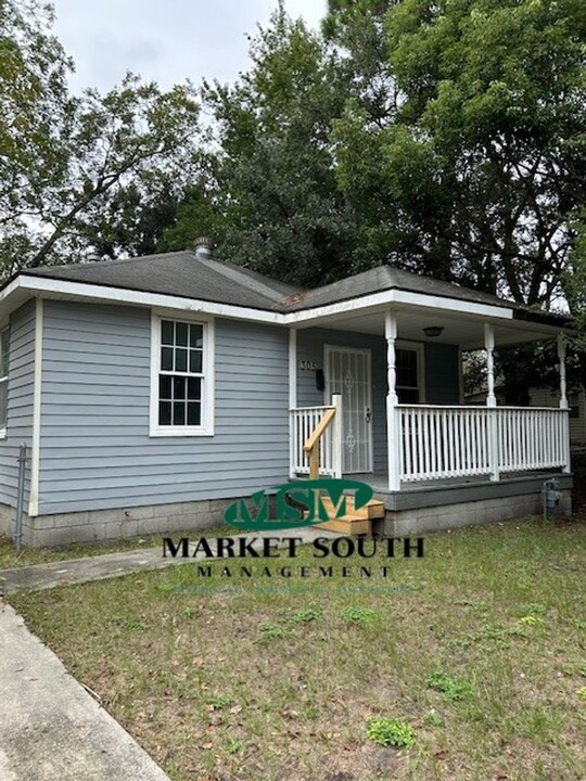 305 Forrest Ave in Savannah, GA - Building Photo