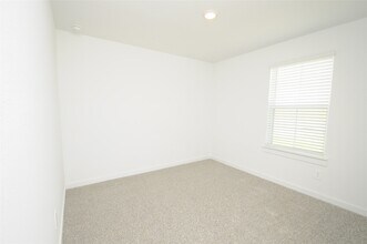 1410 Island Grove Dr in Iowa Colony, TX - Building Photo - Building Photo