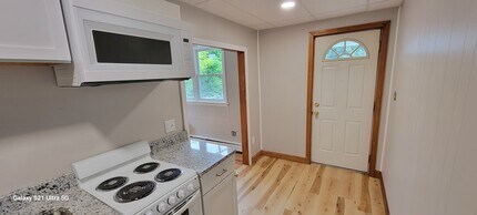 1 Library St, Unit #1, 1st Floor Front in Allenstown, NH - Building Photo - Building Photo