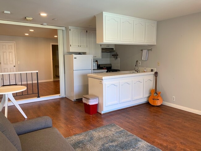 17210 Newhope St in Fountain Valley, CA - Building Photo - Building Photo