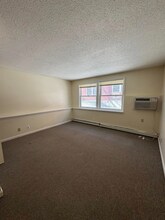 241 Pearl St in Essex Junction, VT - Building Photo - Building Photo