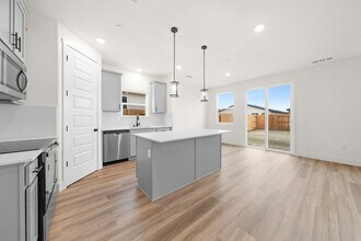 7004 Cave Ave in Bakersfield, CA - Building Photo - Building Photo