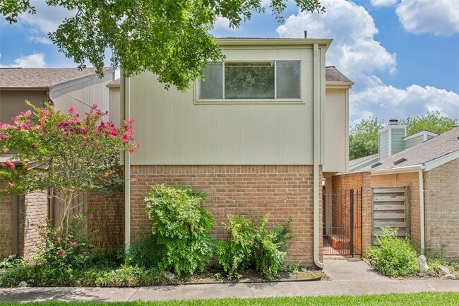 property at 2013 Trixie Ln