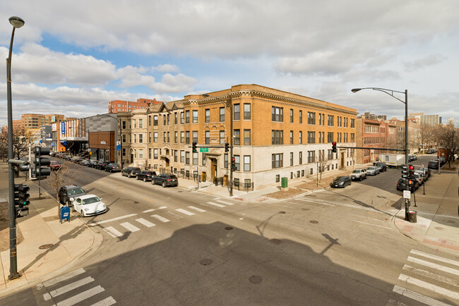 Hazel Place in Chicago, IL - Building Photo - Building Photo