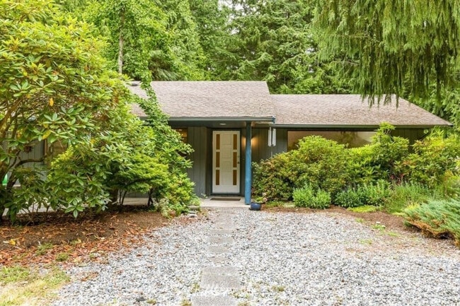 804 N Main St in Coupeville, WA - Foto de edificio - Building Photo