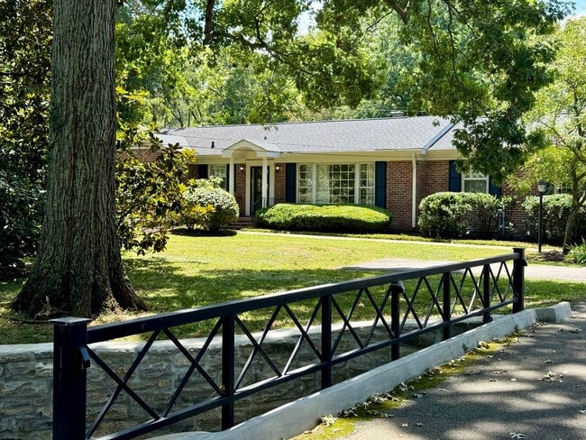 property at 3905A Trimble Rd