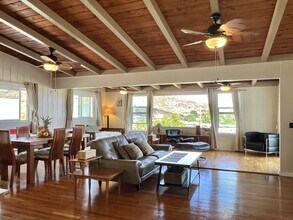 327 Anonia St in Honolulu, HI - Building Photo - Building Photo