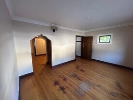 1723 E Beverly Rd, Unit 1 in Shorewood, WI - Building Photo