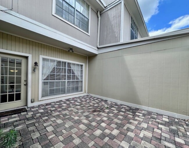 2228 S Piney Point Rd