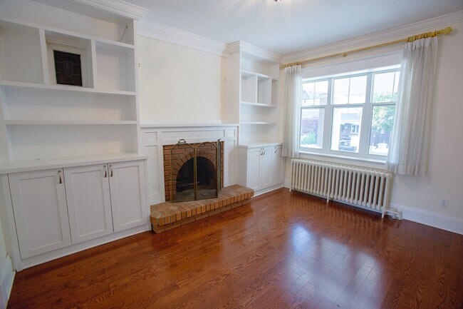 49 Hillsdale Ave W in Toronto, ON - Building Photo - Building Photo