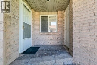570 Rodfam Dr in Windsor, ON - Building Photo - Building Photo