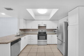 7106 NW 80th Ave, Unit 7106 in Tamarac, FL - Building Photo - Building Photo