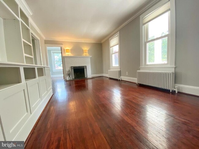 property at 432 E Luray Ave