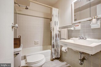 10200 Rockville Pike, Unit 102 in North Bethesda, MD - Building Photo - Building Photo
