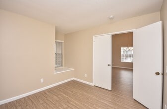 374 Via Metates in Oceanside, CA - Building Photo - Building Photo