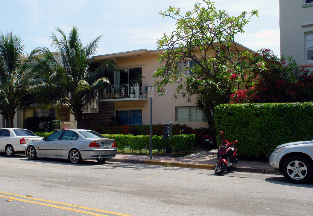 1615 Michigan Ave in Miami Beach, FL - Foto de edificio