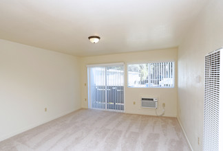 Twin Pines Manor Apartments in Sunnyvale, CA - Building Photo - Interior Photo