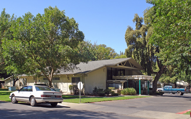 Land Park Woods in Sacramento, CA - Building Photo - Building Photo