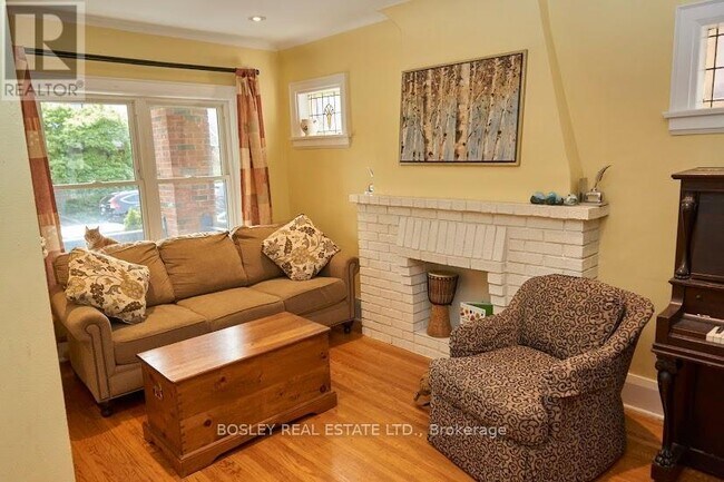 11 Bonnie Brae Blvd in Toronto, ON - Building Photo - Building Photo