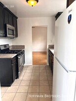 14843 Sylvan St in Los Angeles, CA - Building Photo