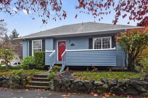 7703 Fremont Ave N in Seattle, WA - Building Photo