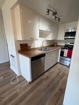 Sun Harbour Apartments in Redondo Beach, CA - Building Photo