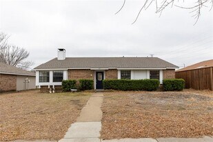 824 Middle Cove Dr in Plano, TX - Building Photo