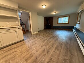 32 Swains Pond Ave in Melrose, MA - Foto de edificio - Building Photo