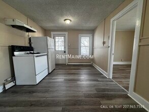 172 College Ave in Waterville, ME - Building Photo - Building Photo