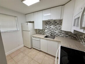 702 Gardens Dr in Pompano Beach, FL - Building Photo - Building Photo