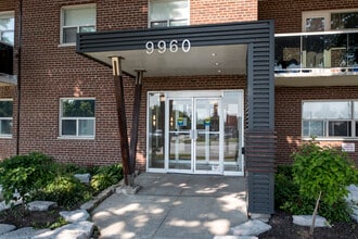 Bayview Apartments in Richmond Hill, ON - Building Photo - Building Photo